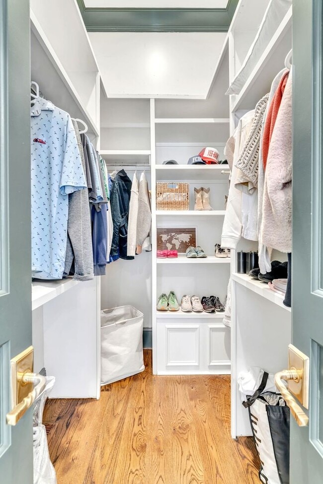 Building Photo - AVAILABLE NOW. Beautifully Restored and FULLY Furnished East Nashville 2 Bed 2 Bath Cottage $4500...