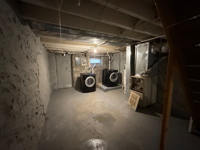 Building Photo - Three Bedroom Home In Baltimore With Park View