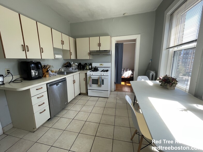 Building Photo - 1284 Commonwealth Ave