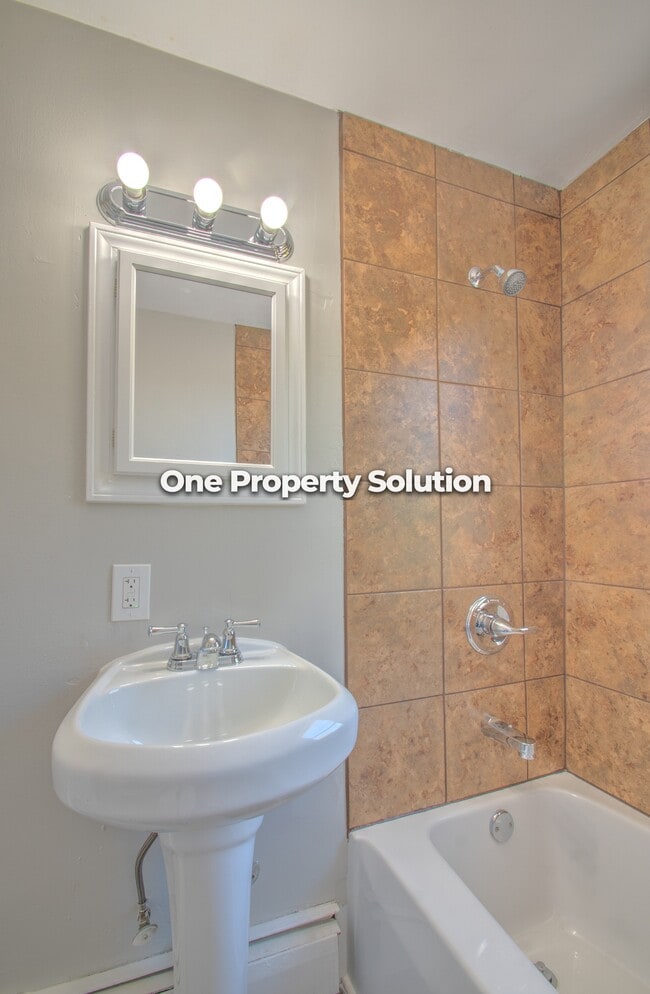 Building Photo - 5284 Broadway