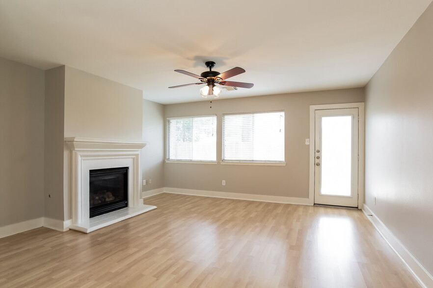 Building Photo - 422 Laurel Timbers Dr
