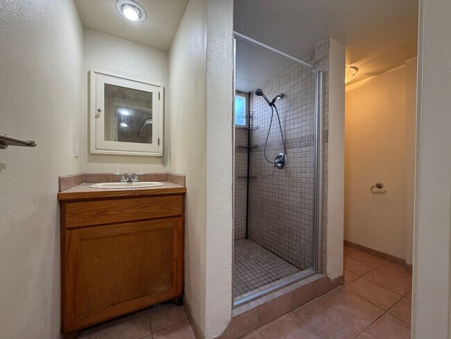 Building Photo - 4 bedroom, 2.5 bath house in the heart of Corvallis