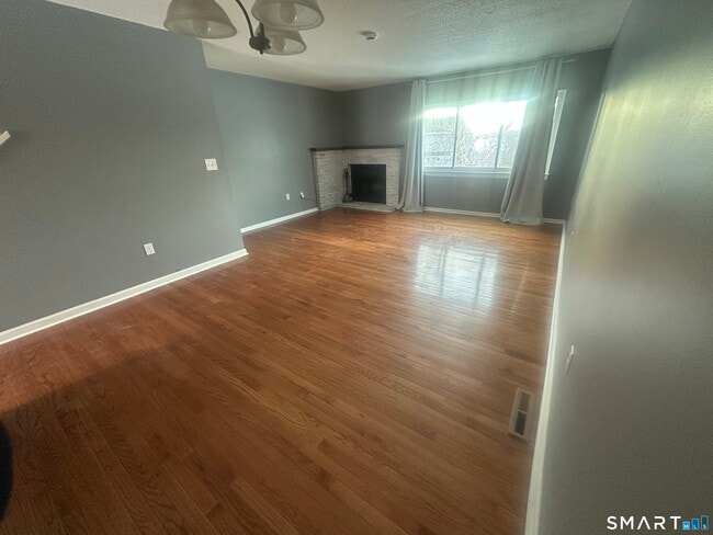 Building Photo - 256 Monticello Dr