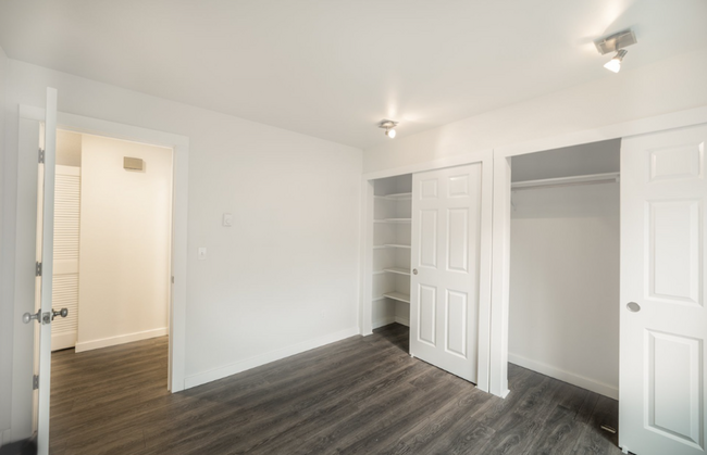 Building Photo - Bright and Spacious Loft-Style Condo with ...