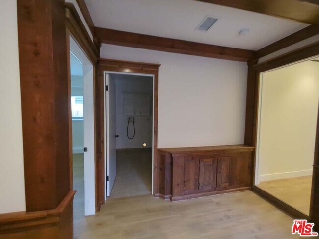 Building Photo - 6656 Swan St