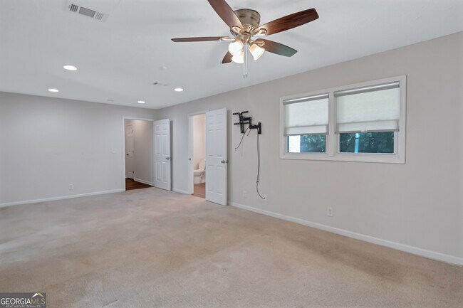 Building Photo - 5772 Lilburn Stone Mountain Rd