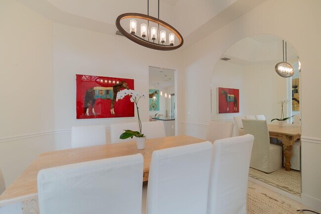 Building Photo - 1907 S Club Dr