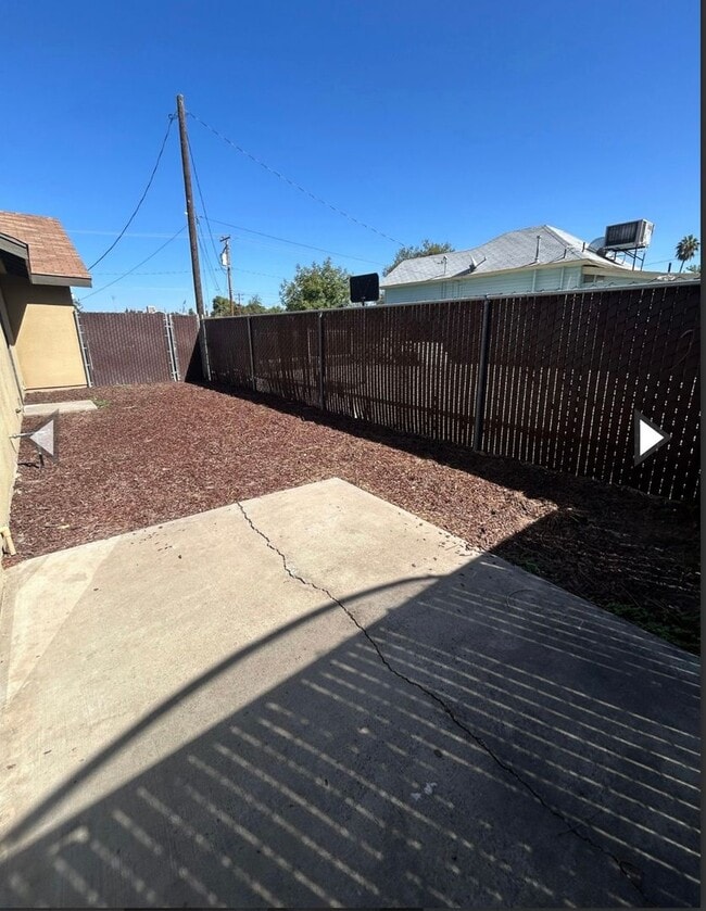 Building Photo - 1110 W Chestnut St