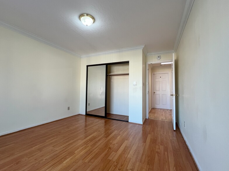 Building Photo - 548 26th Ave