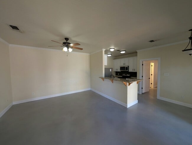 Building Photo - 106 Commercial Dr