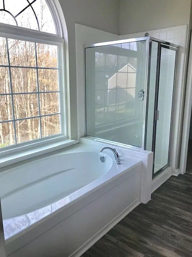 Building Photo - MUST SEE this Gorgeous 5 Beds 3 Bath home ...