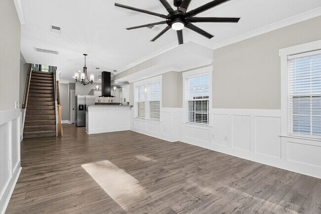 Building Photo - Beautiful 3BD/2.5BA Single Family Home in Reid Park!
