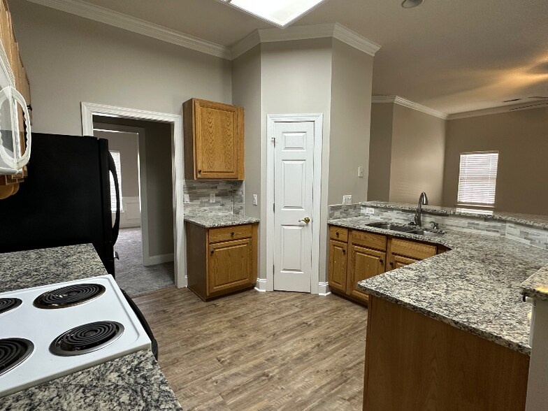 Building Photo - 4722 Lone Tree Ct