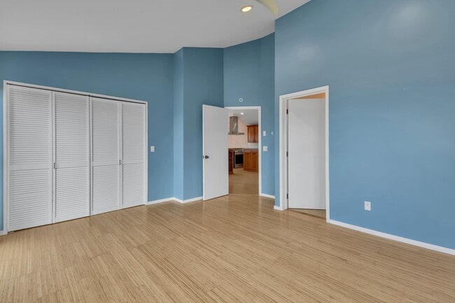 Building Photo - Stunning Sound & Olympic Mountain View Home in North Admiral