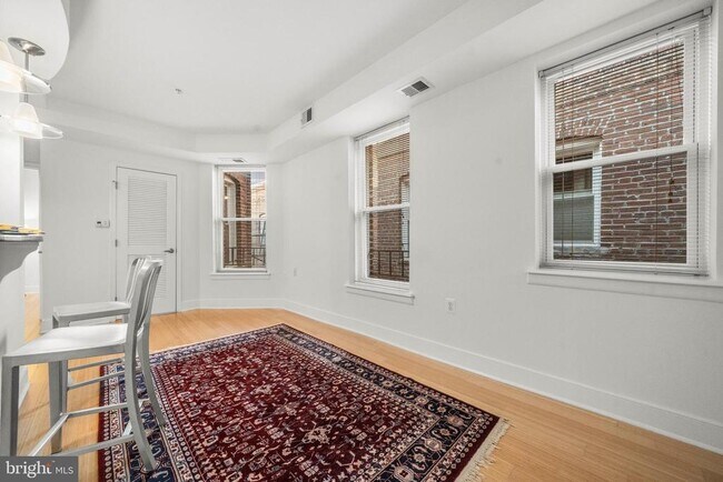 Building Photo - 1106 Columbia Rd NW