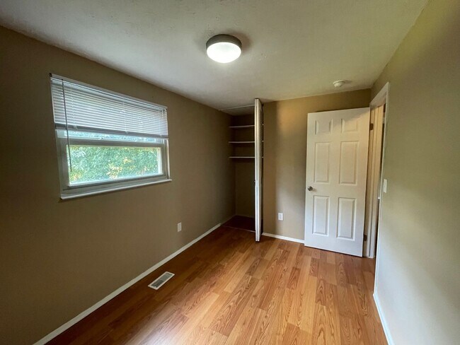 Building Photo - 5683 Crestview Dr