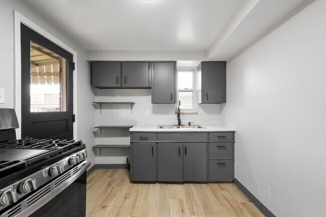 Building Photo - MOVE IN SPECIAL! SCORE HALF OFF 1ST MONTH'...