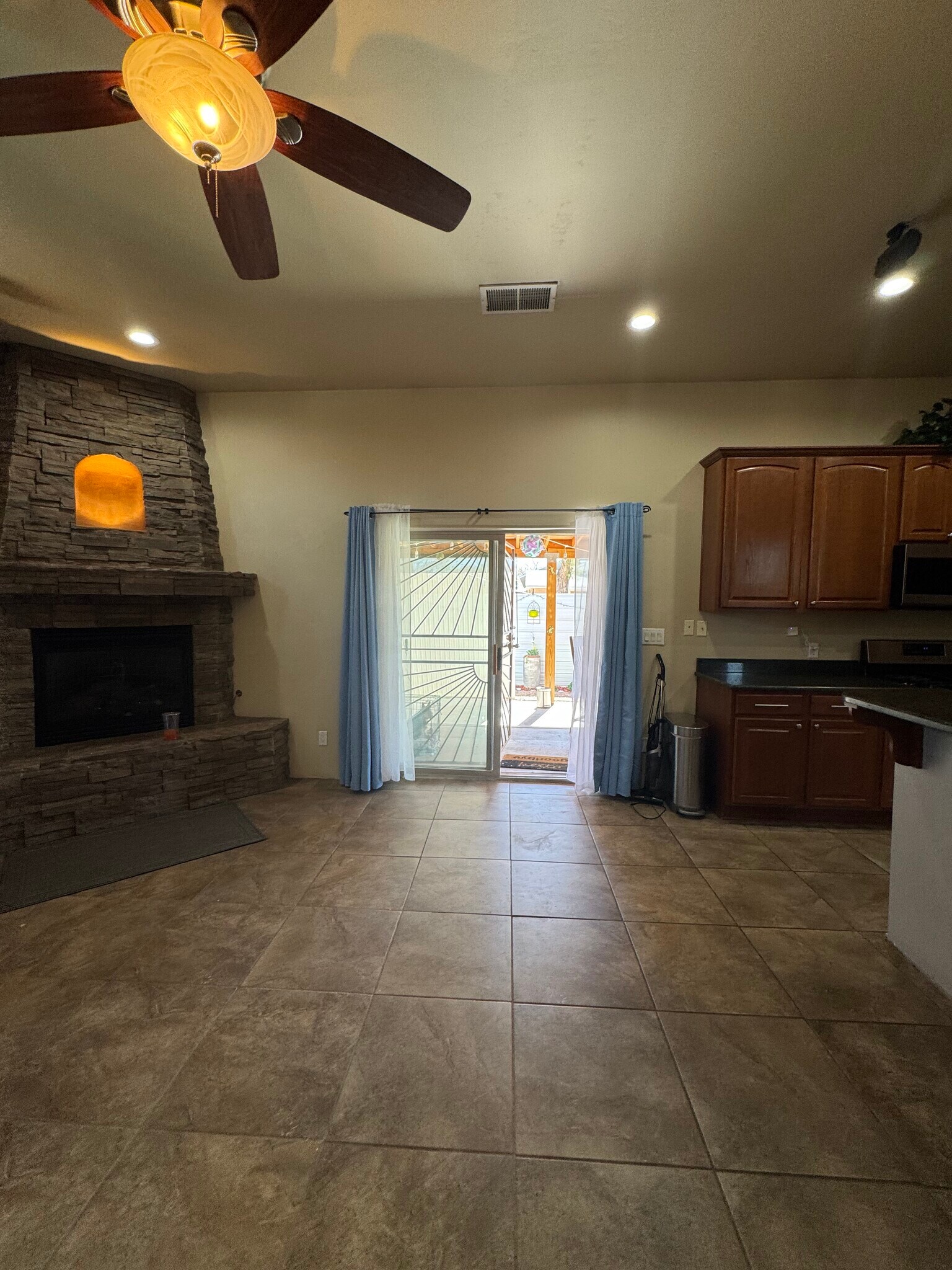 Building Photo - 4600 6th St NW