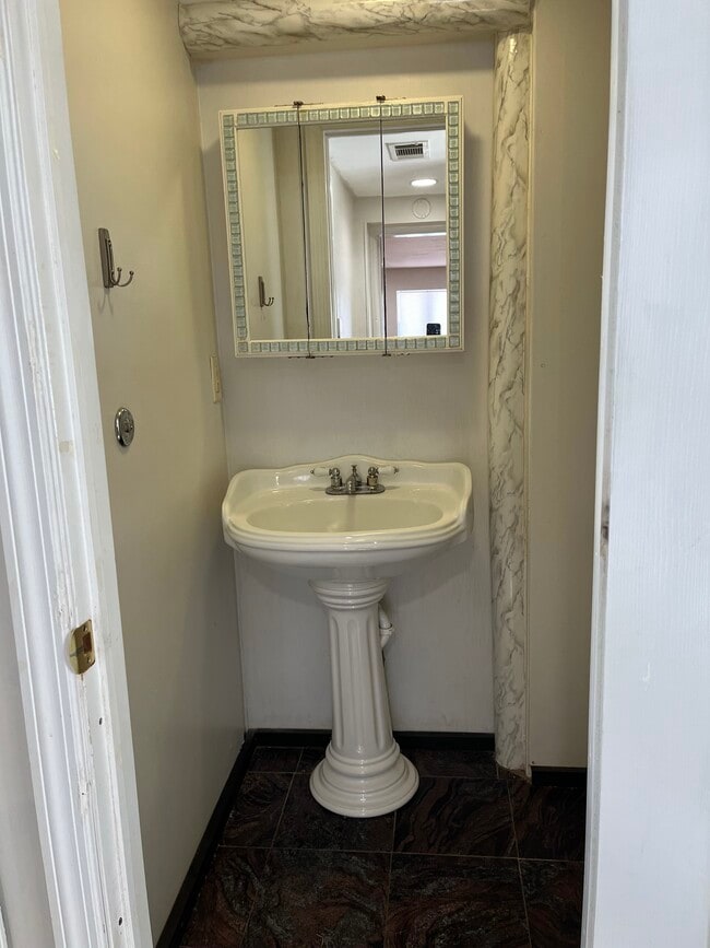 Building Photo - 32 Maiden Ln