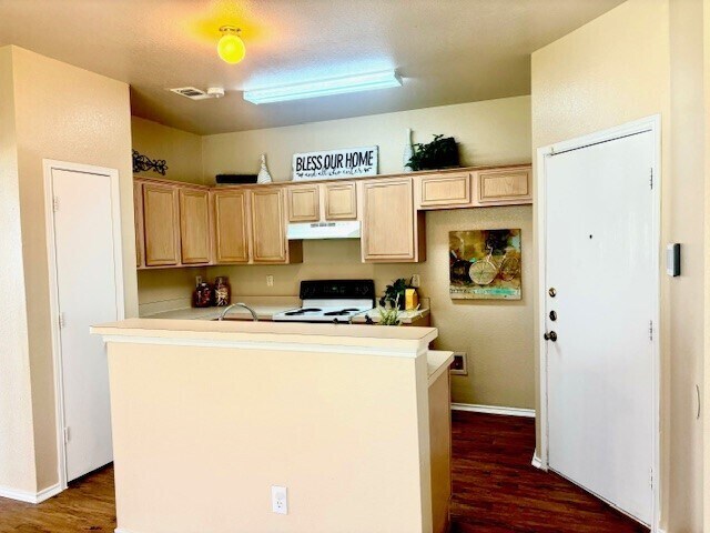 Building Photo - Beautifully Designed Home – Available NOW!...