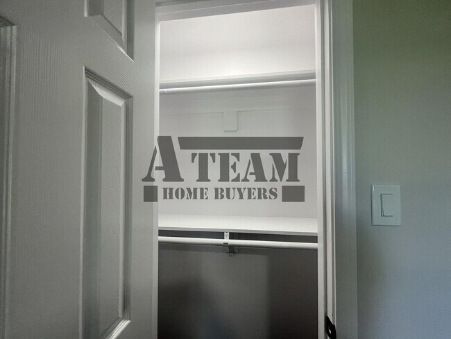 Building Photo - Fully Remodeled 2 Bedroom 2 Bathroom