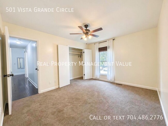 Building Photo - 501 Vista Grande Cir
