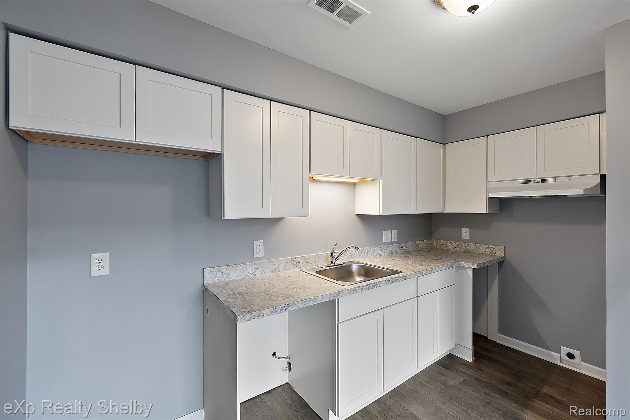 Building Photo - 25340 Shiawassee Cir