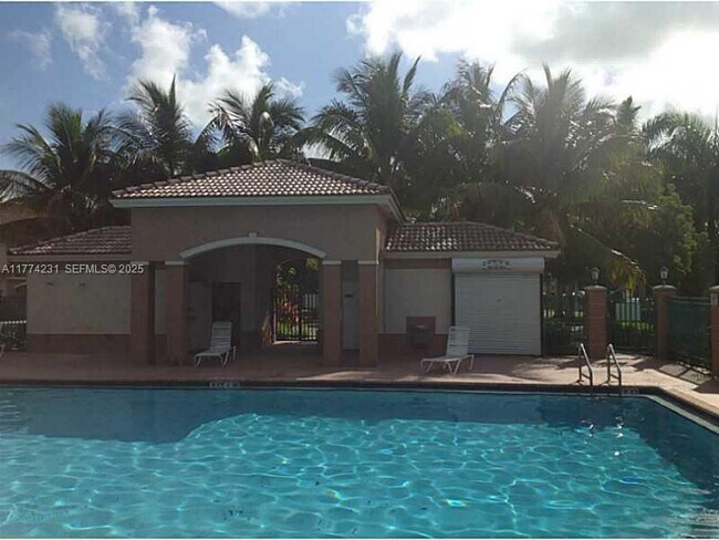 Building Photo - 2931 SE 13th Rd