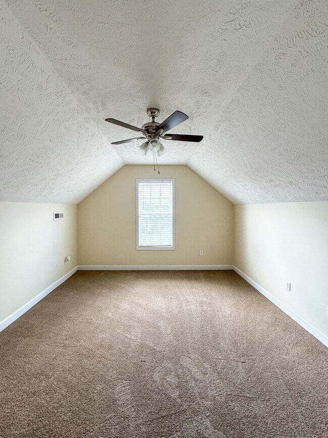Building Photo - 316 Ivy Wood Lane
