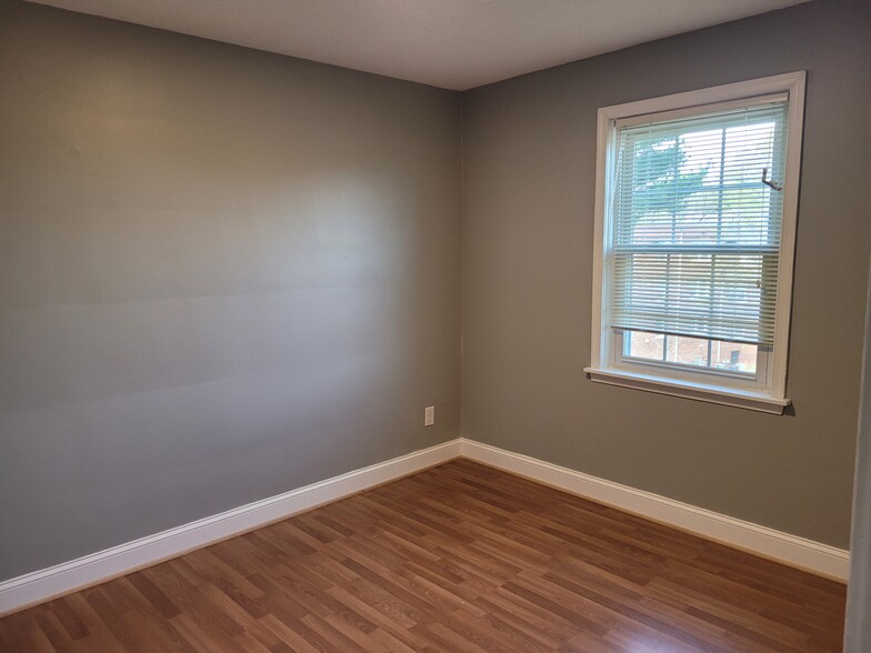 Building Photo - 2109 Suitland Ter SE