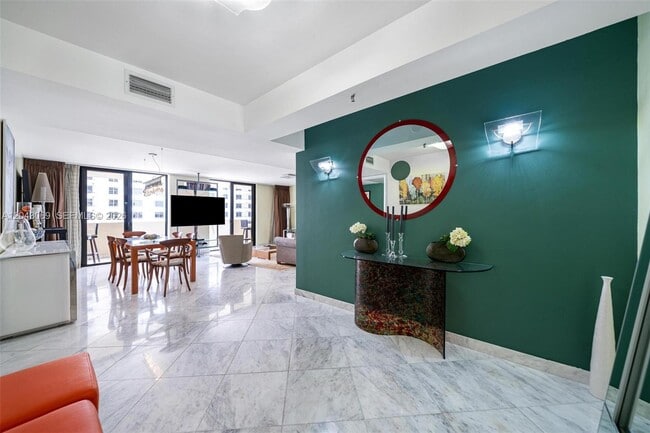 Building Photo - 1623 Collins Ave