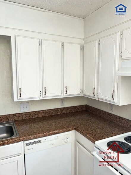 Building Photo - 2111 NW Lindy Ave