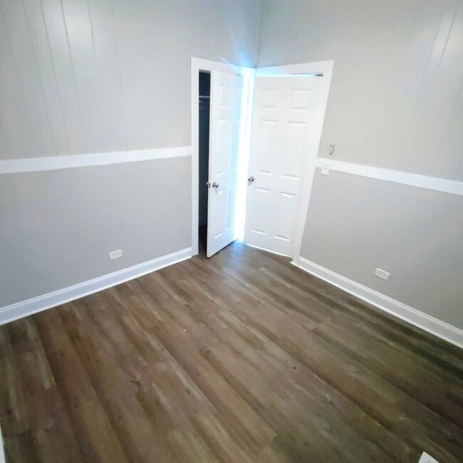 Building Photo - 1507 E 76th Pl