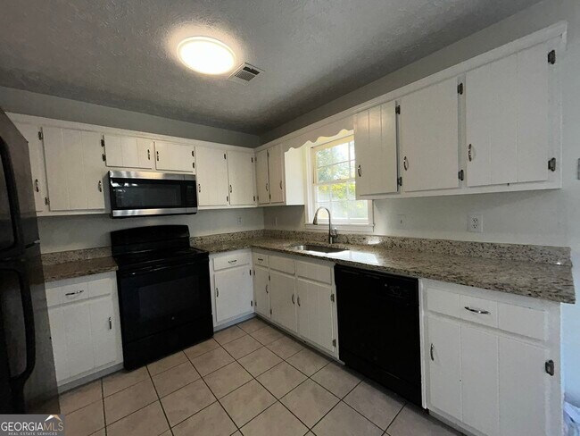 Building Photo - 155 Fay Dr