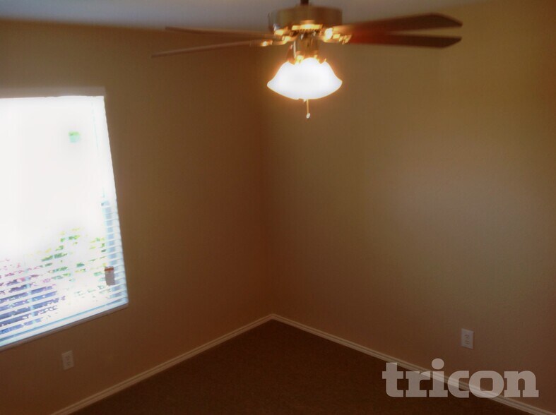 Building Photo - 1412 Royal Meadows Tr
