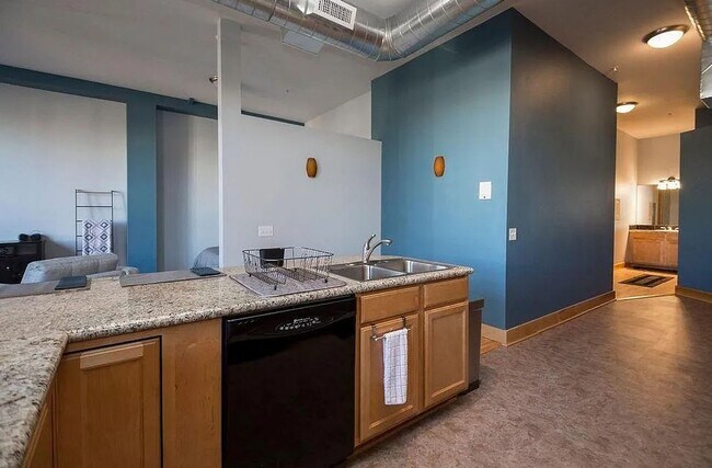 Building Photo - Studio Condo in Heart of Old Town Fort Collins!