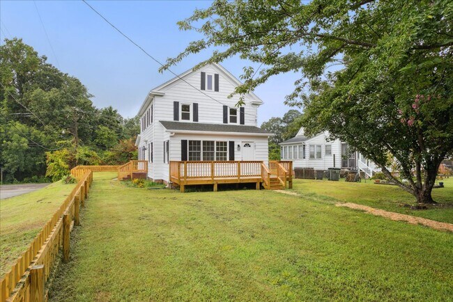 Building Photo - 4BR Historic Yorktown Home | Updated Kitchen & Baths | Near Yorktown Beach