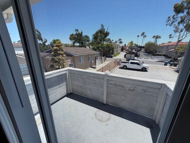 Building Photo - Alvarado Condos