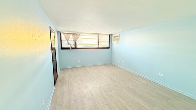 Building Photo - 15020 Woodlawn Ave