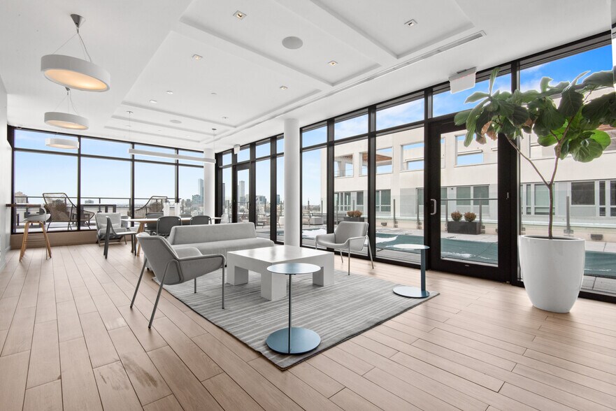 Building Photo - 160 1st St