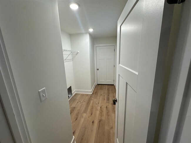 Building Photo - 909 Alberta Dr