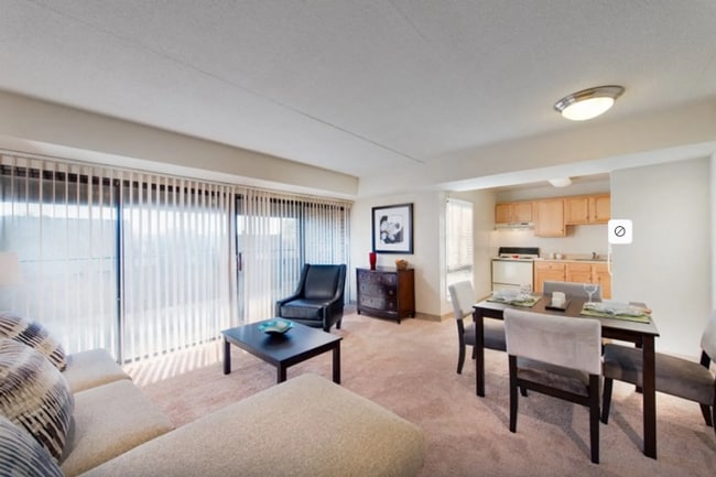 Building Photo - Spacious Two Bedroom Apartment Home Availa...