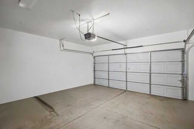 Building Photo - 881 S Porter St