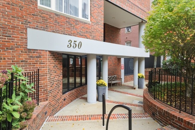 Building Photo - 350 North St