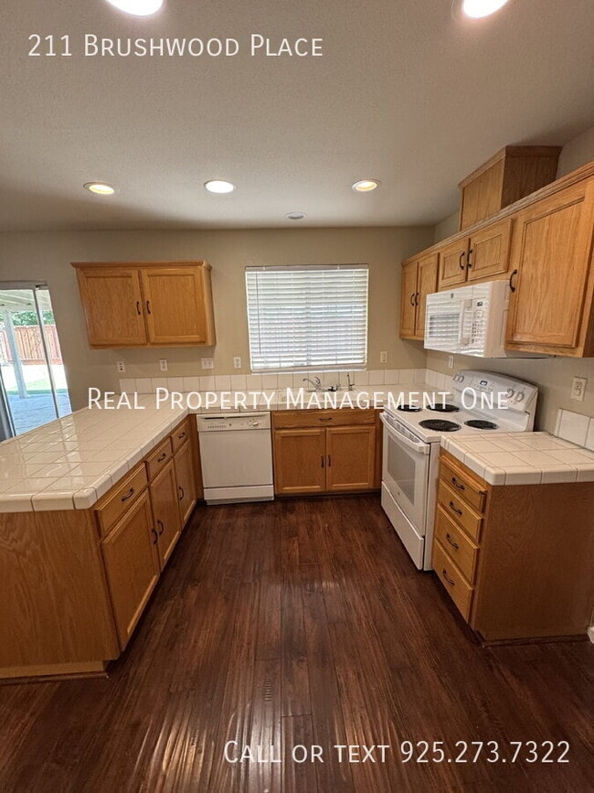 Building Photo - 211 Brushwood Pl