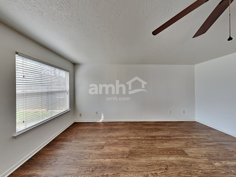 Building Photo - 5349 Yale Dr