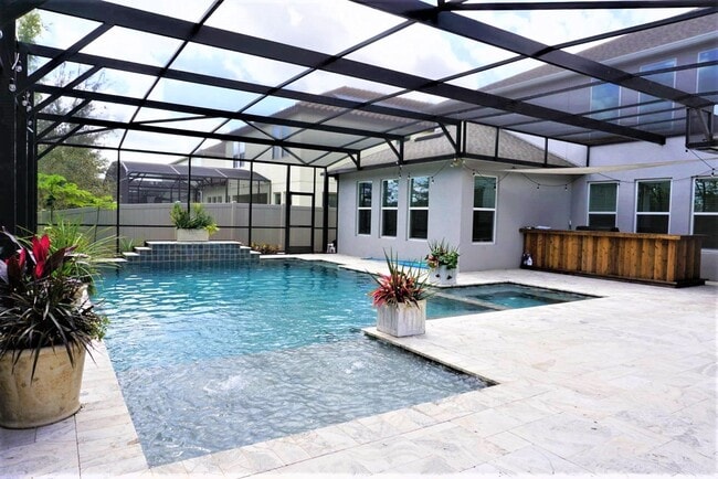 Building Photo - Orchard Hills 6 bed / 3.5 Bath - Partially Furniushed