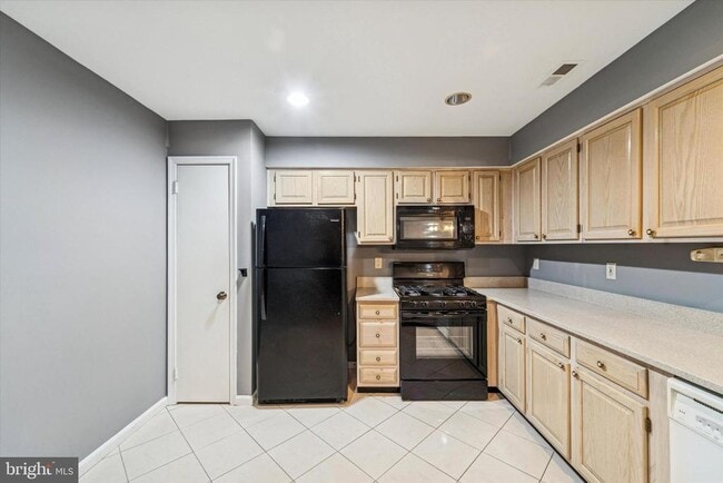 Building Photo - 606 Oswego Ct