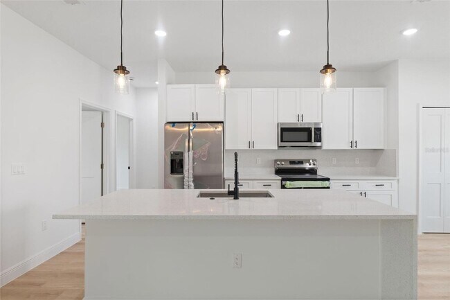 Building Photo - 746 Marion Oaks Manor
