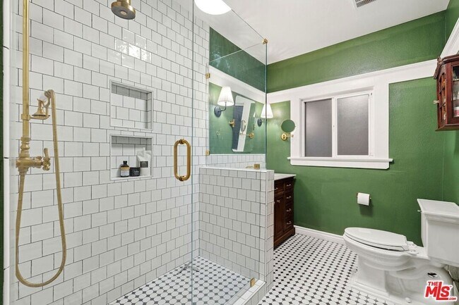 Building Photo - 1458 W 48th St